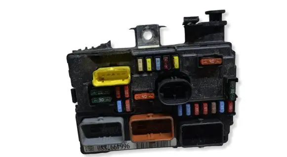 Peugeot 207 Fuse module 9664997880