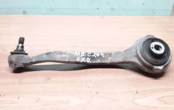 Mercedes-Benz C W204 Front lower control arm/wishbone A20304 A2043331114
