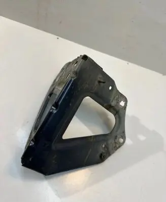 Fender mounting bracket