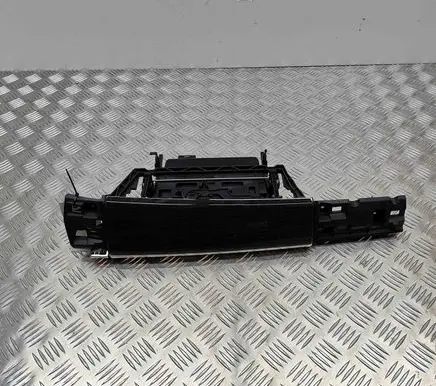 Glove box
