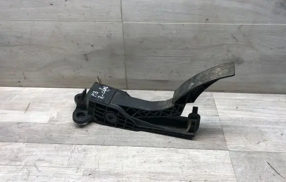 Mercedes-Benz R W251 Accelerator throttle pedal A1643000004 140607 0045
