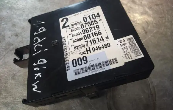 Renault Laguna II Comfort/convenience module P8200660166 X742N1