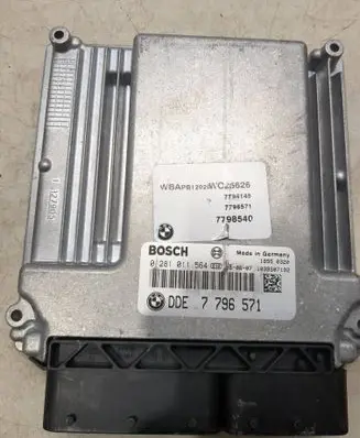 BMW X3 E83 Engine control unit/module 7796571 7798540 0281011564