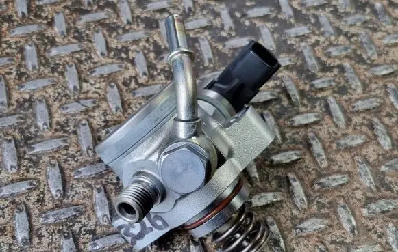Mazda CX-5 II Fuel injection high pressure pump PYNM203F0