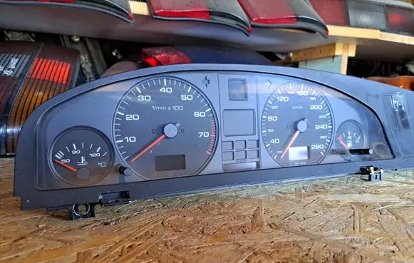 Audi A6 S6 C4 4A Speedometer (instrument cluster) 4A1919033FB