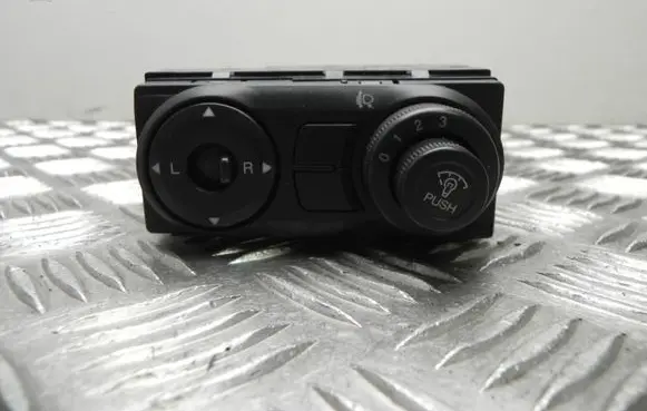 Chevrolet Captiva Electric window control switch UE7D11 T4633