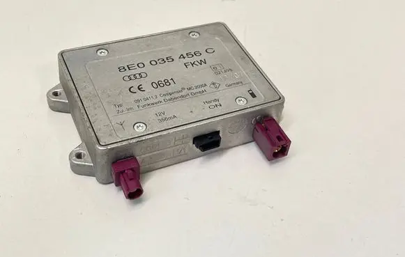 Audi A4 S4 B7 8E 8H Antenna control unit 8E0035456C 09104112