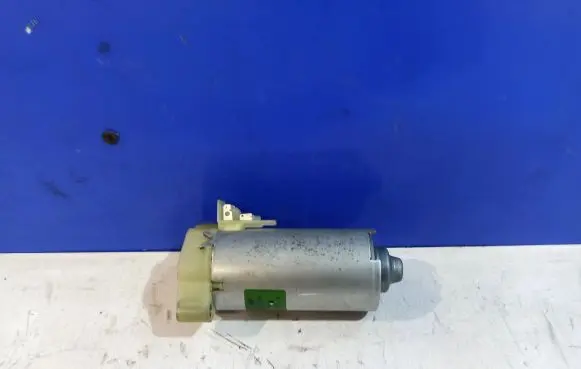 Volvo S80 Seat adjustment motor 0130002528