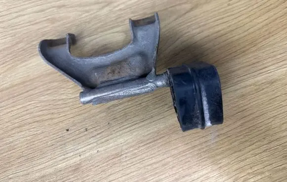 BMW 3 E90 E91 Muffler mount bracket/holder 7534092
