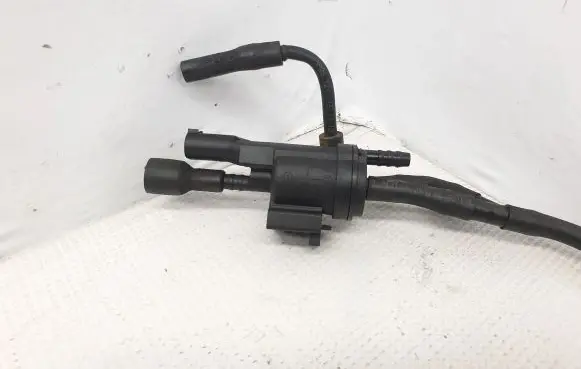 Mercedes-Benz C W205 Engine mount vacuum valve 0025407097