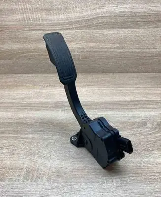 Toyota RAV 4 (XA20) Accelerator throttle pedal 7811042010 1988007270