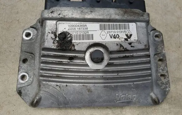 Renault Megane III Engine control unit/module V29004369A 237100131R 237100132R