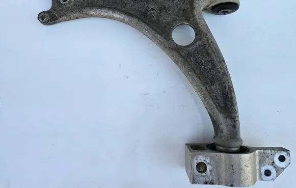 Volkswagen PASSAT B7 Front lower control arm/wishbone