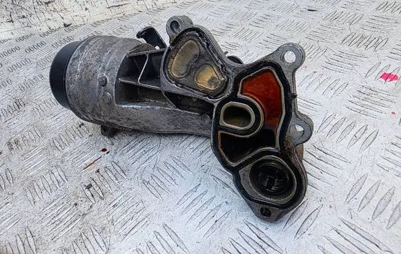 Mini One - Cooper Coupe R56 Oil filter mounting bracket V755852180 7558521