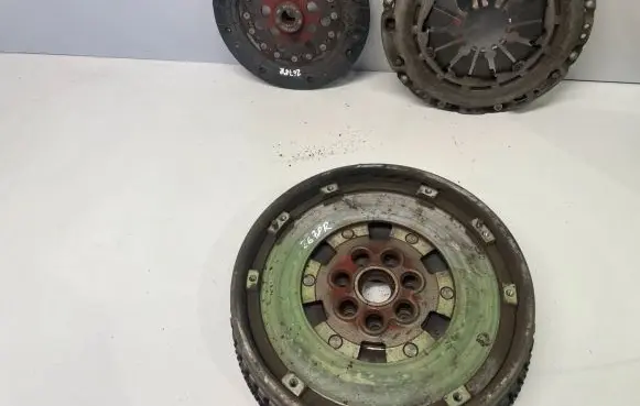 Volvo S40, V40 Clutch set kit 30611710B 302385902 8200157750