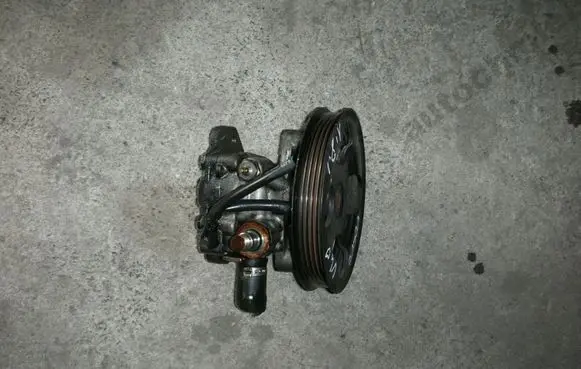 Volvo S40, V40 Power steering pump