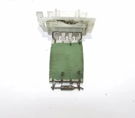 Volkswagen PASSAT B6 Heater blower fan relay VALEO