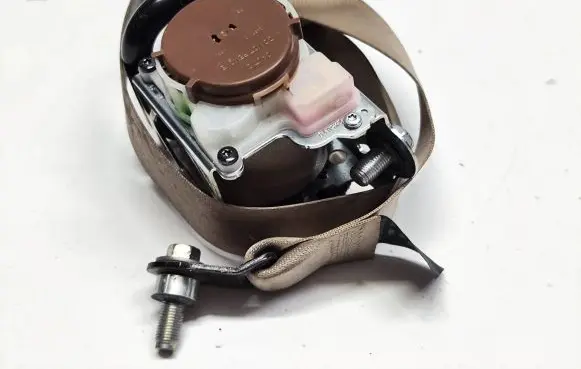 Subaru Outback (BS) Front seatbelt TS041 0903