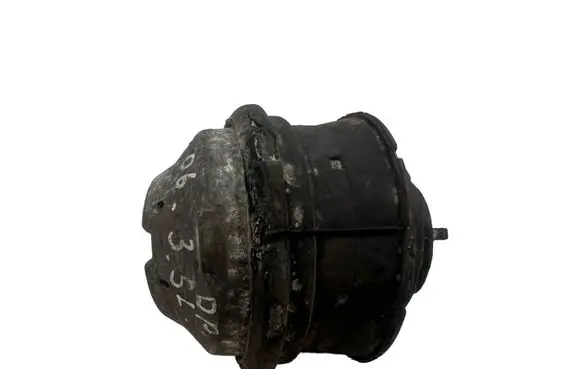 Mercedes-Benz CLS C219 Engine mount bracket