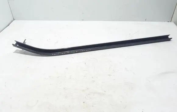 Opel Vivaro Sliding door middle roller runner 7700312375