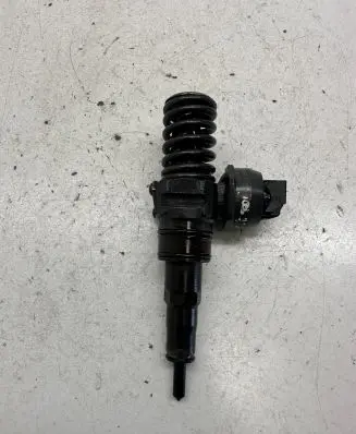 Volkswagen PASSAT B6 Fuel injector 038130073BQ 0414720312