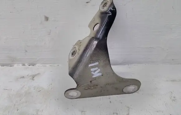 Audi Q7 4L Fender mounting bracket 4L0821135