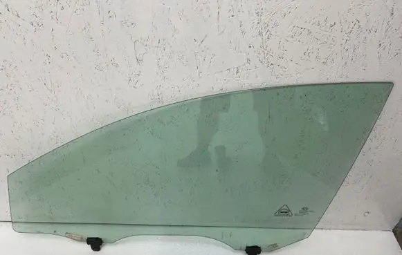 KIA Sportage Front door window glass four-door