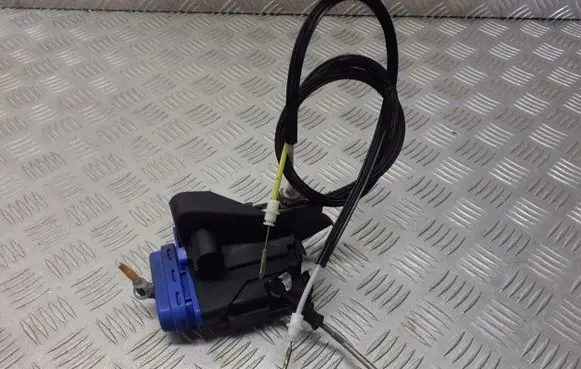 Audi A4 S4 B5 8D Rear door lock 8D0839016A