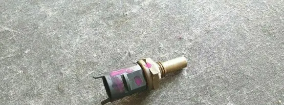 BMW 5 E39 Coolant temperature sensor 13621703993