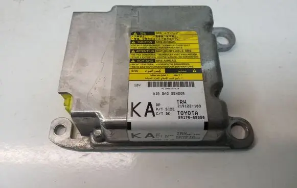 Toyota Avensis T270 Airbag control unit/module 8917005250