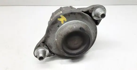 Mercedes-Benz C W204 Engine mount bracket A2042404217