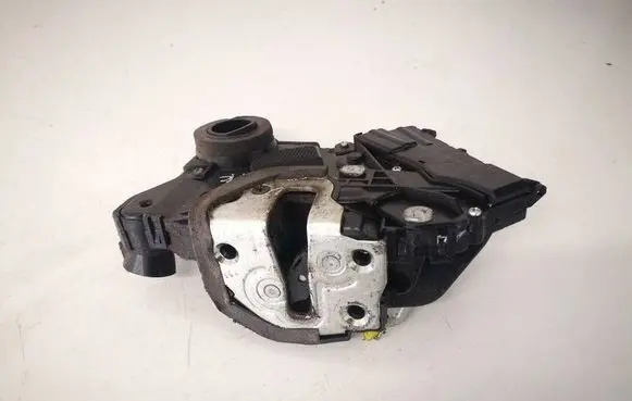 Toyota Yaris Front door lock 