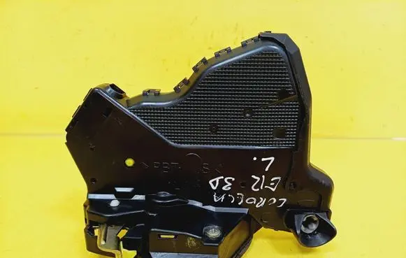 Toyota Corolla E120 E130 Front door lock 