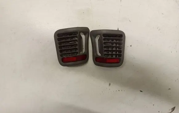 Chrysler Voyager Dash center air vent grill 4706400