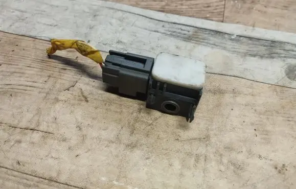 Hyundai Santa Fe Airbag deployment crash/impact sensor 959202B000