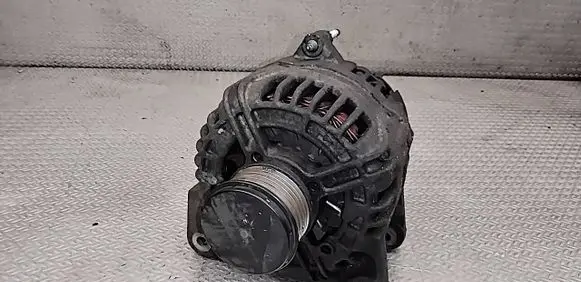 Renault Clio III Generator/alternator 0124425037 8200390675