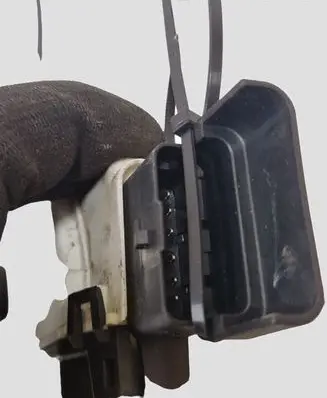 Peugeot 5008 Front door lock 006231 A048069