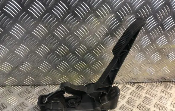 Mercedes-Benz A W169 Accelerator throttle pedal 1693000204