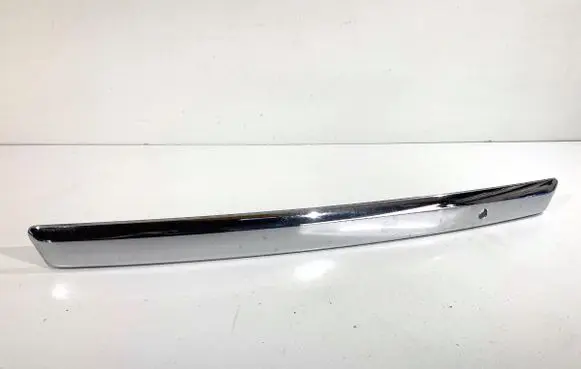 Nissan Versa Trunk door license plate light bar 84810EM40A