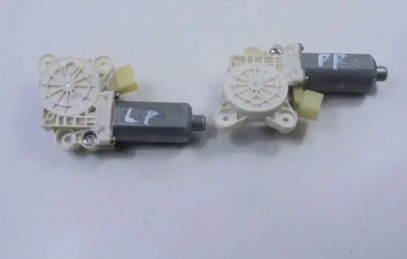 Mercedes-Benz Vaneo W414 Front door window regulator motor A2308201042
