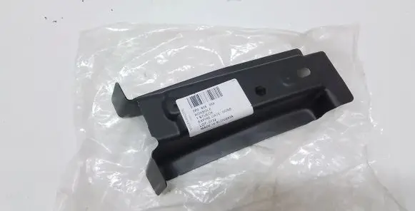 Porsche Cayenne (92A) Fender mounting bracket 95850166900