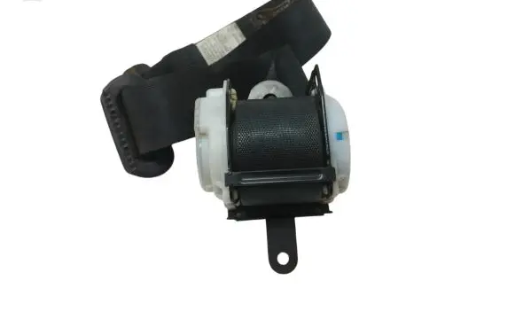 Middle seatbelt (rear)