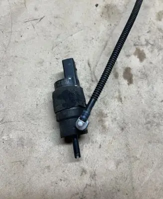 Audi A7 S7 4G Windscreen/windshield washer pump 8K5955647