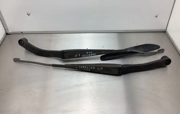 Subaru Forester SG Front wiper blade arm 35046LA