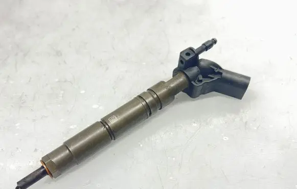 Mercedes-Benz E W211 Fuel injector A6420700587