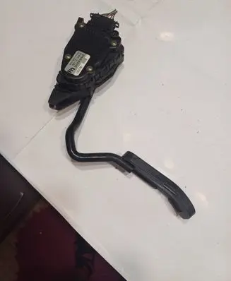 Volkswagen Sharan Accelerator throttle pedal 7M1721603A 98VW9F836AB