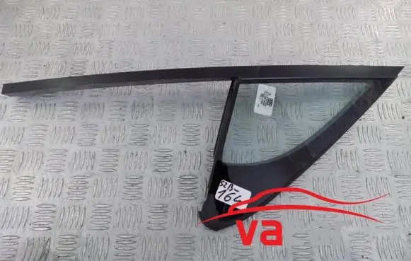 Audi Q7 4M Front door vent window glass four-door 4M0845114A