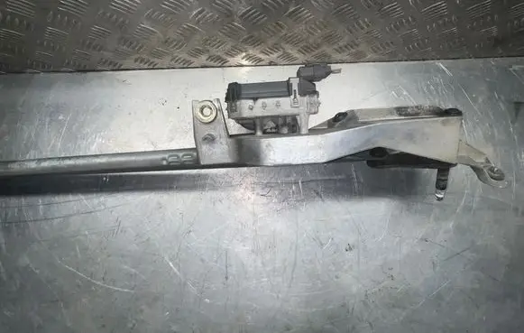 Front wiper linkage and motor