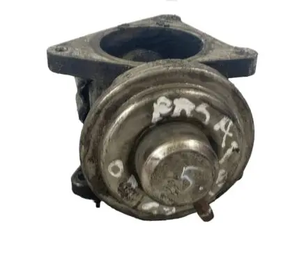 Volkswagen Golf V EGR valve 038129637D