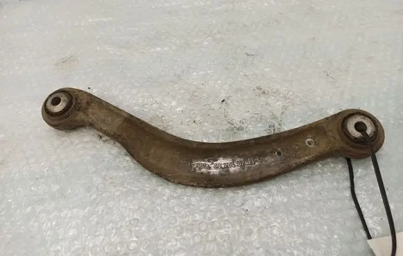 Rear upper control arm/wishbone